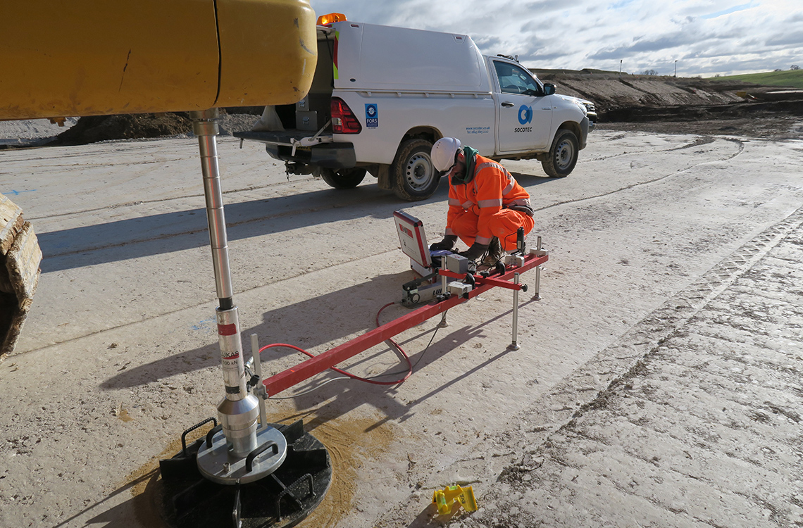 https://www.socotec.co.uk/s3fs-public/2021-03/plate-bearing-cbr-ev2-testing.jpg