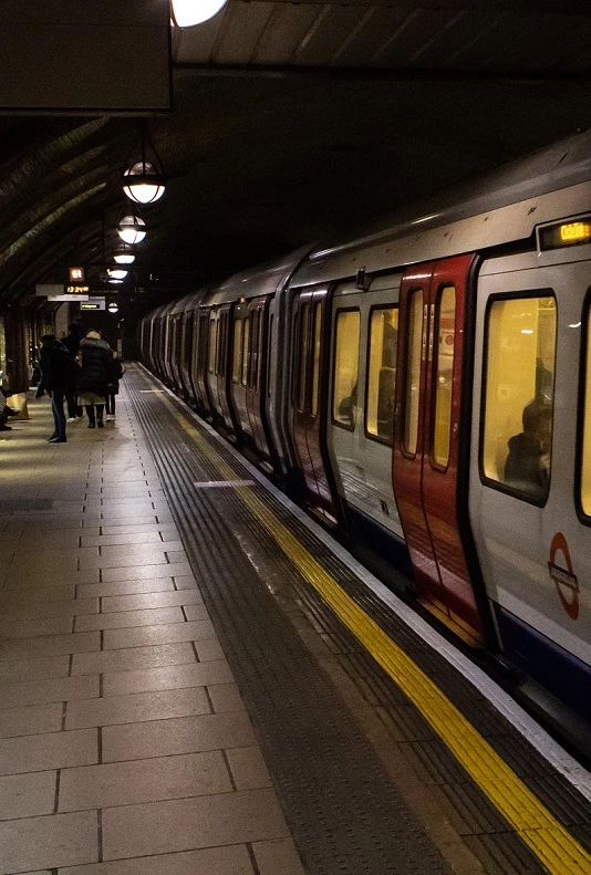 baker-street-tube-4803179_1920.jpg